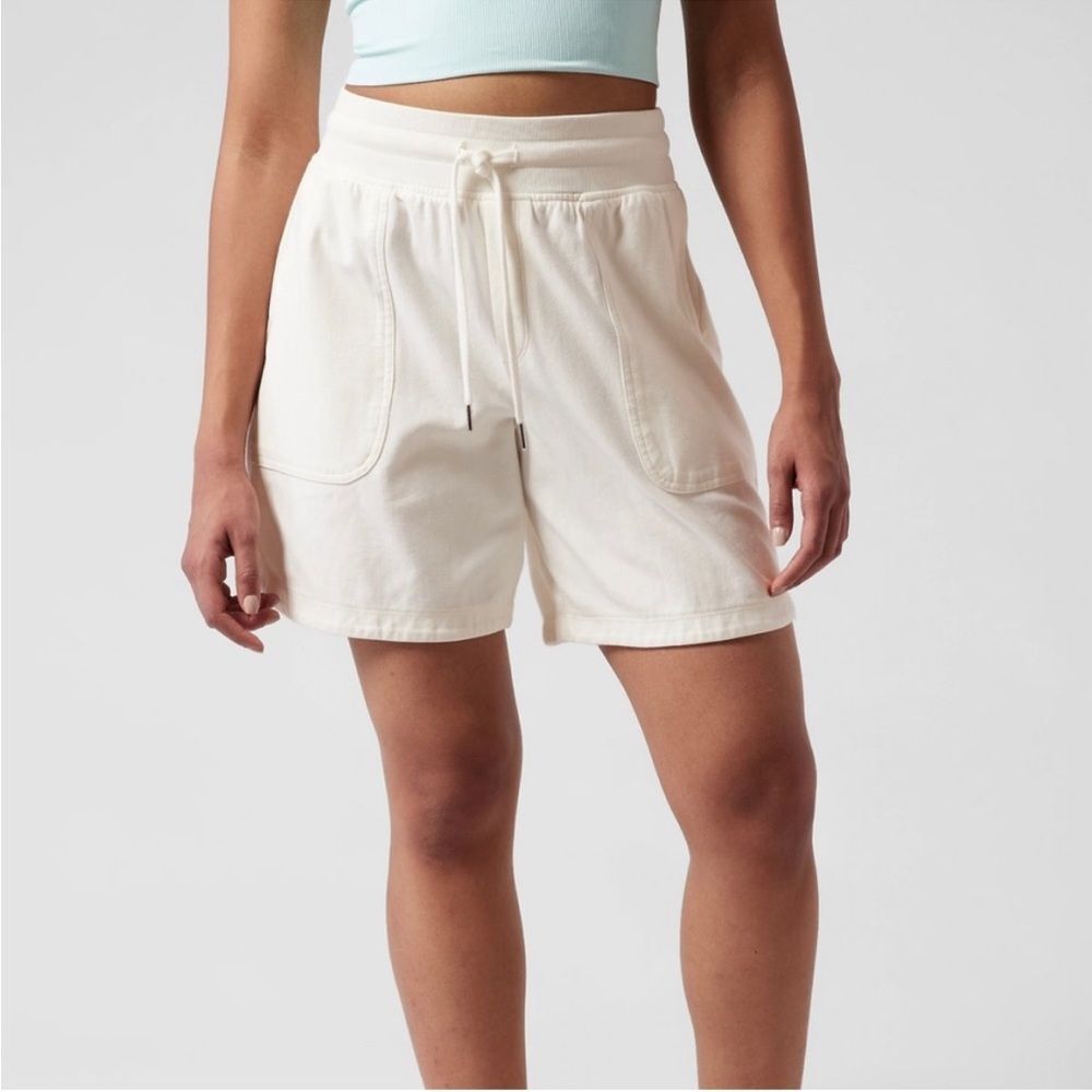 Athleta White Farallon Midi Short NWT Size Small Athleisure Casual Comfy Summer